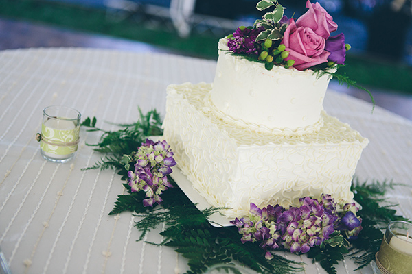 equestrian-wedding-in-purple-and-green