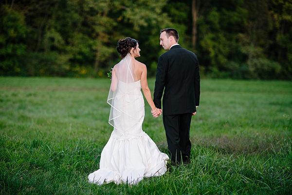 equestrian-wedding-in-purple-and-green