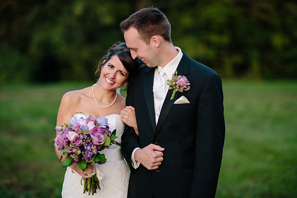 equestrian-wedding-in-purple-and-green