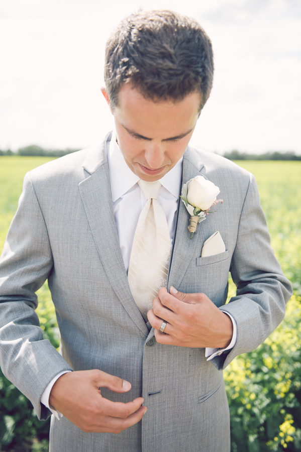 family-farm-wedding-in-pink-and-gray