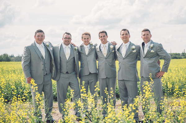 family-farm-wedding-in-pink-and-gray