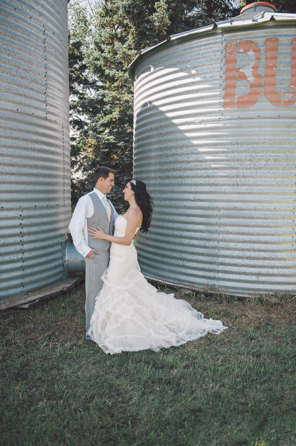 family-farm-wedding-in-pink-and-gray