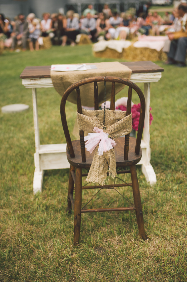 family-farm-wedding-in-pink-and-gray