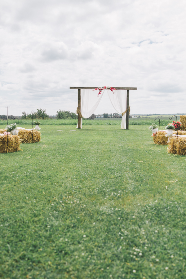 family-farm-wedding-in-pink-and-gray