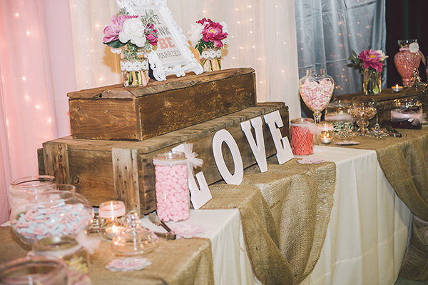 family-farm-wedding-in-pink-and-gray