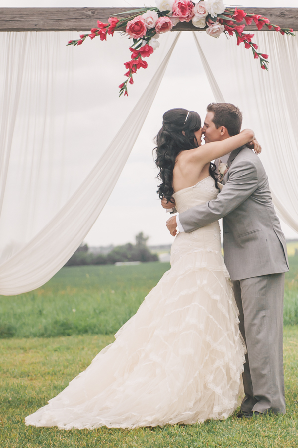 family-farm-wedding-in-pink-and-gray