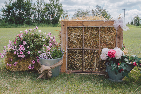 family-farm-wedding-in-pink-and-gray