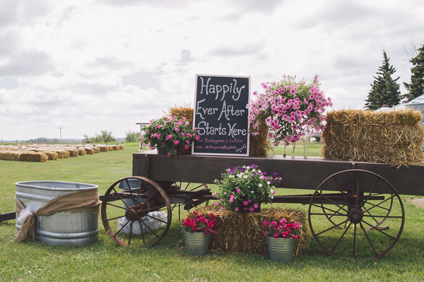 family-farm-wedding-in-pink-and-gray