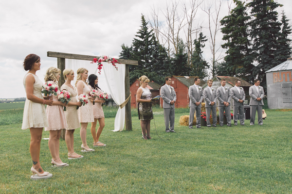 family-farm-wedding-in-pink-and-gray
