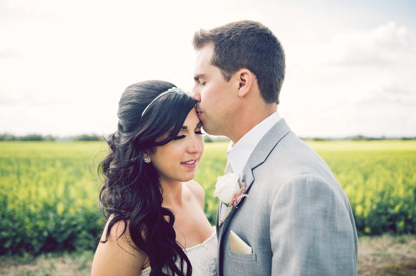 family-farm-wedding-in-pink-and-gray