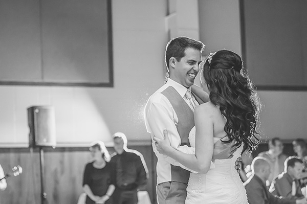 family-farm-wedding-in-pink-and-gray