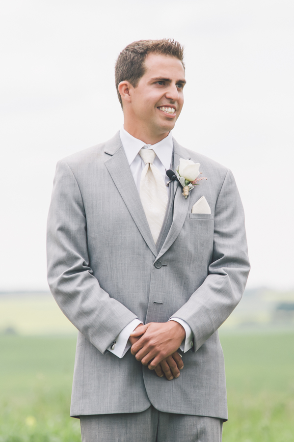 family-farm-wedding-in-pink-and-gray