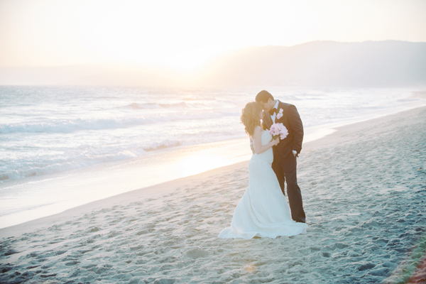 malibu-beach-wedding-in-pink-and-white