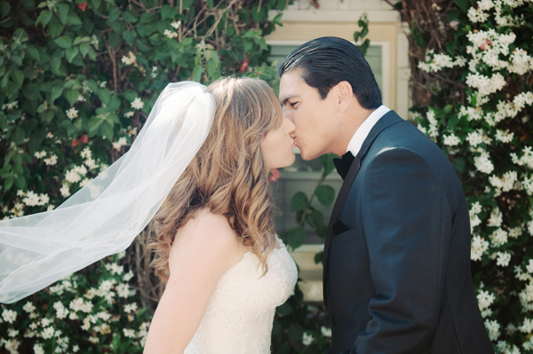 malibu-beach-wedding-in-pink-and-white