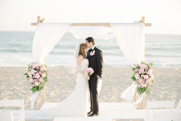 malibu-beach-wedding-in-pink-and-white