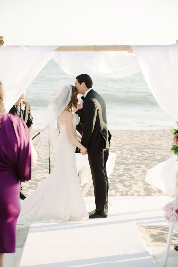 malibu-beach-wedding-in-pink-and-white