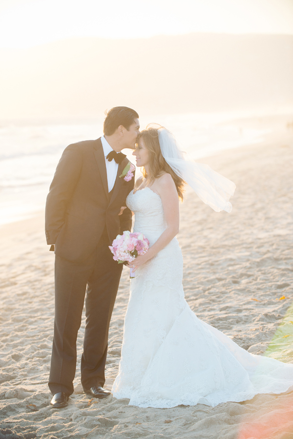 malibu-beach-wedding-in-pink-and-white