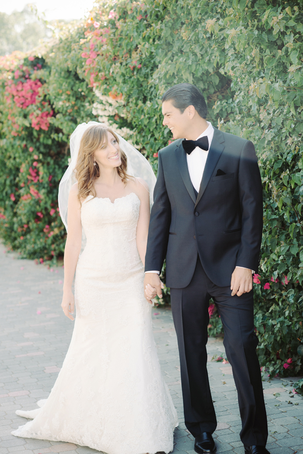 malibu-beach-wedding-in-pink-and-white