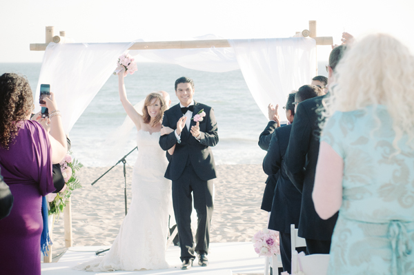 malibu-beach-wedding-in-pink-and-white