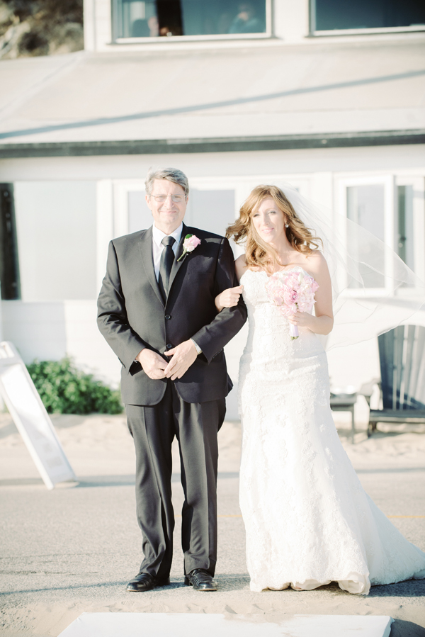 malibu-beach-wedding-in-pink-and-white