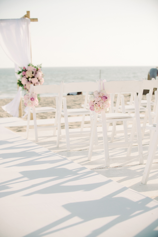 malibu-beach-wedding-in-pink-and-white