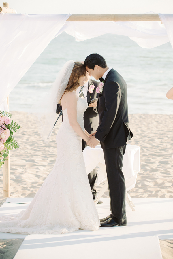 malibu-beach-wedding-in-pink-and-white