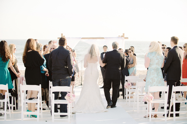 malibu-beach-wedding-in-pink-and-white