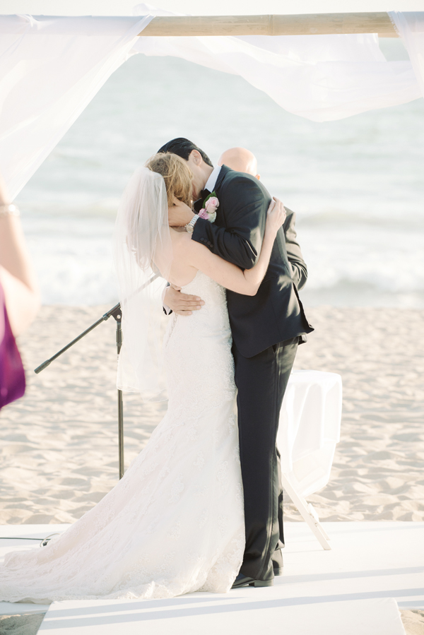 malibu-beach-wedding-in-pink-and-white