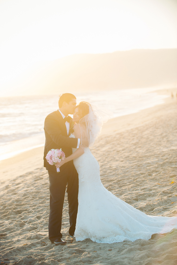 malibu-beach-wedding-in-pink-and-white