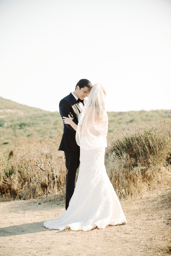 malibu-beach-wedding-in-pink-and-white