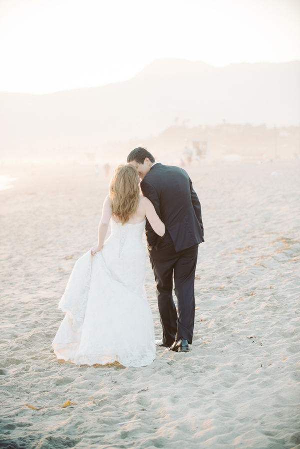 malibu-beach-wedding-in-pink-and-white
