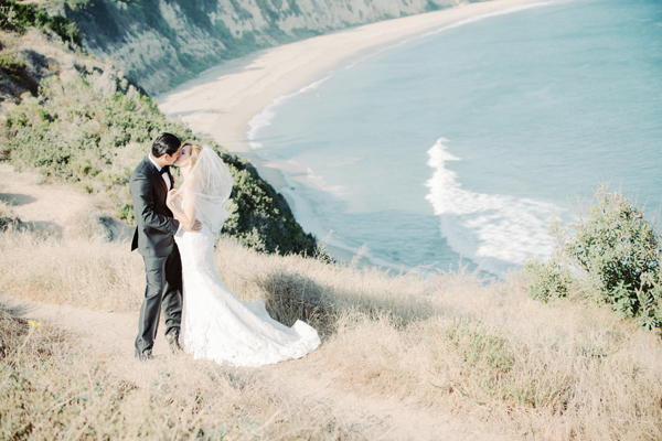 malibu-beach-wedding-in-pink-and-white