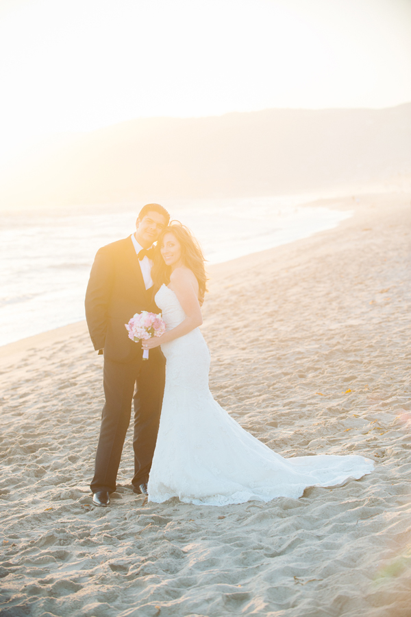 malibu-beach-wedding-in-pink-and-white