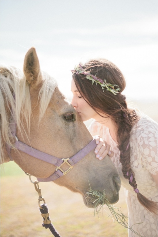 bridal shoot with horse