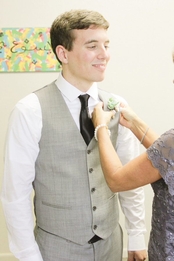 simple-succulent-wedding-under-10k