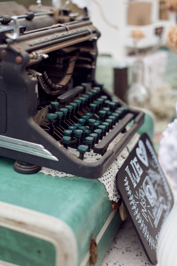vintage-bookworm-wedding