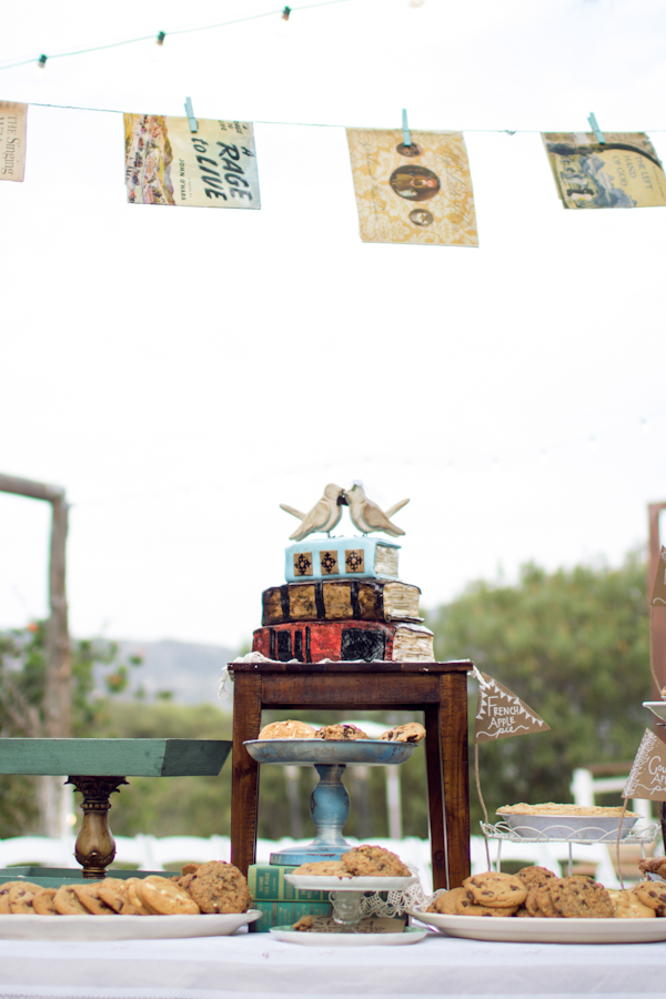 vintage-bookworm-wedding