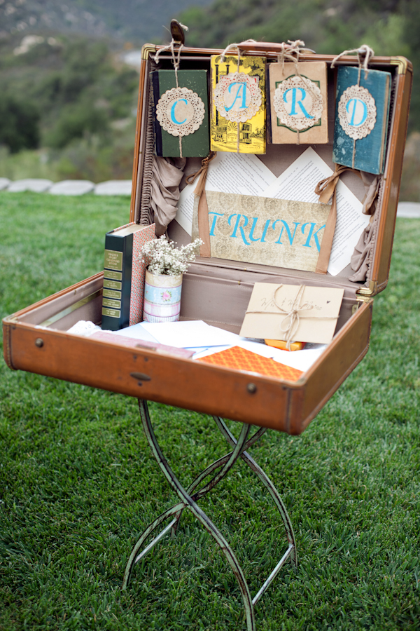 vintage-bookworm-wedding