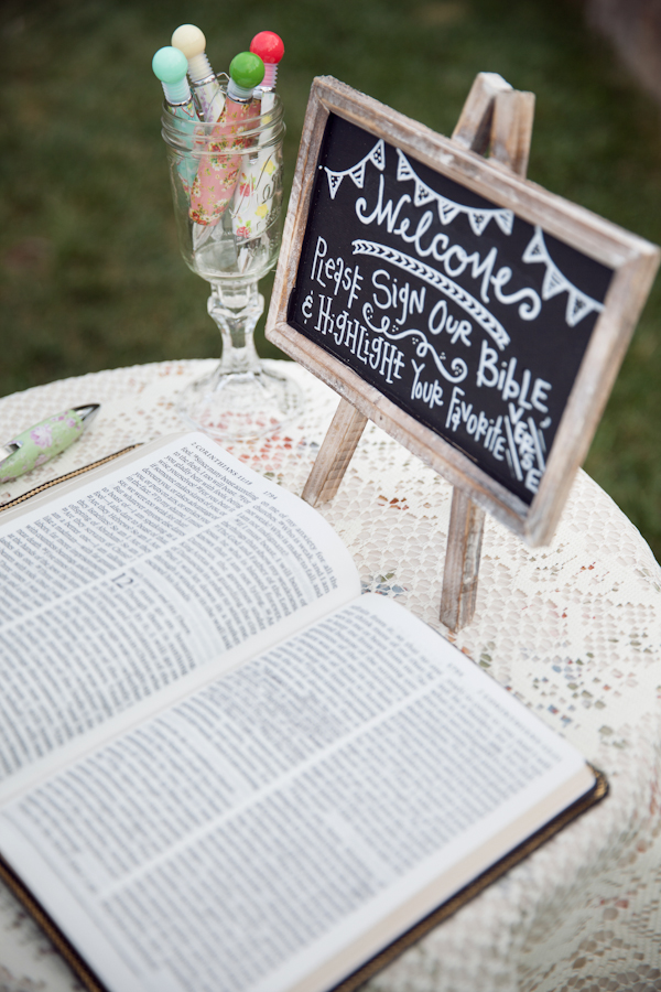 vintage-bookworm-wedding