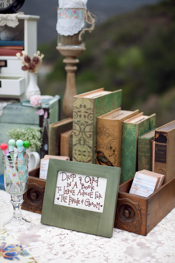 vintage-bookworm-wedding