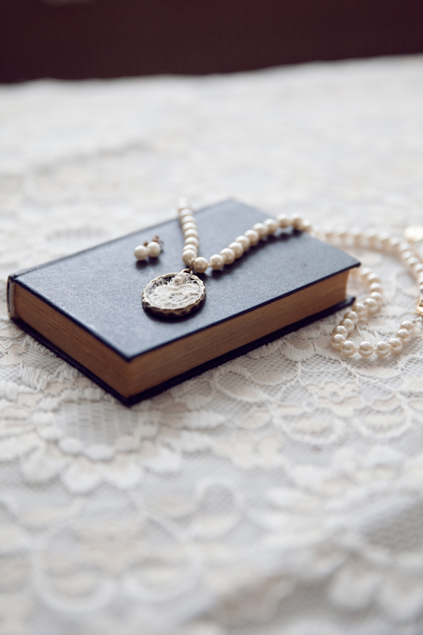 vintage-bookworm-wedding