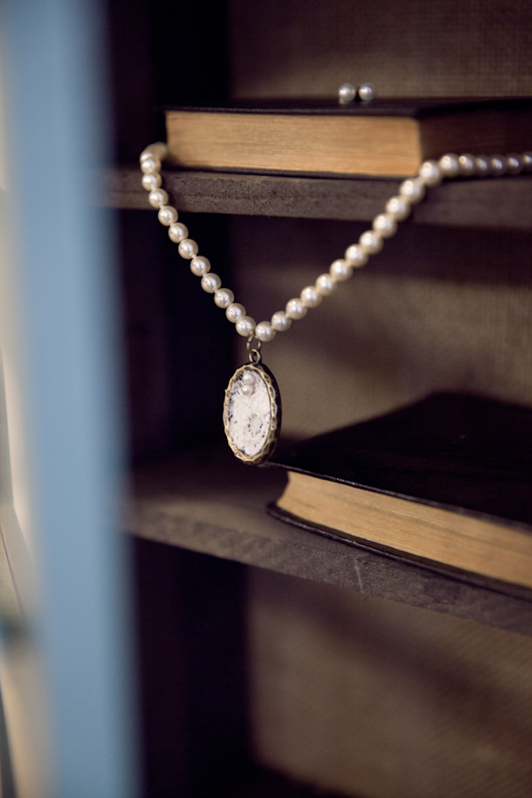 vintage-bookworm-wedding
