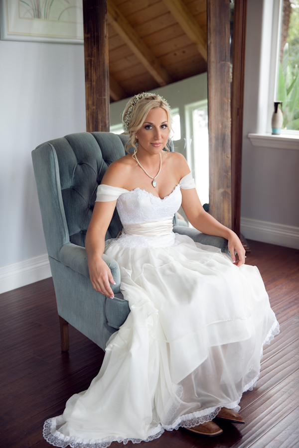 vintage-bookworm-wedding
