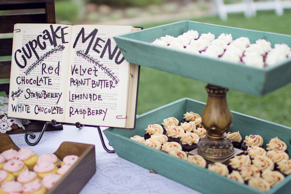 vintage-bookworm-wedding