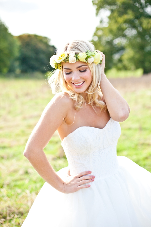 vintage-peach-wedding-ideas-from-the-uk