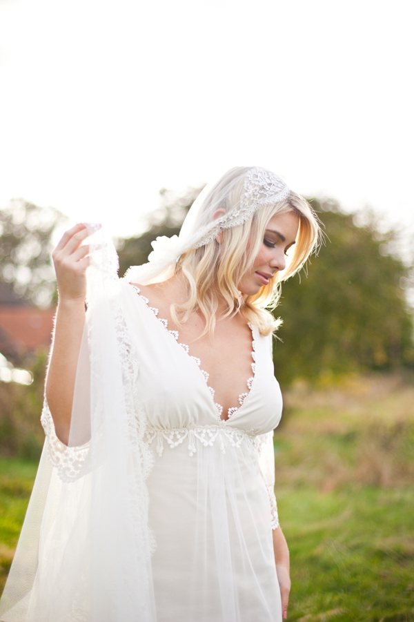 vintage-peach-wedding-ideas-from-the-uk
