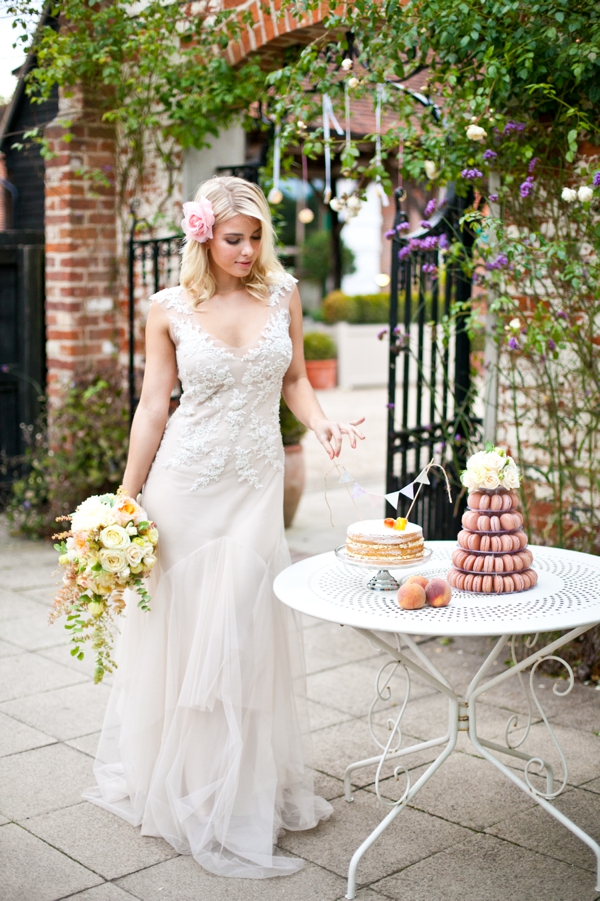 vintage-peach-wedding-ideas-from-the-uk