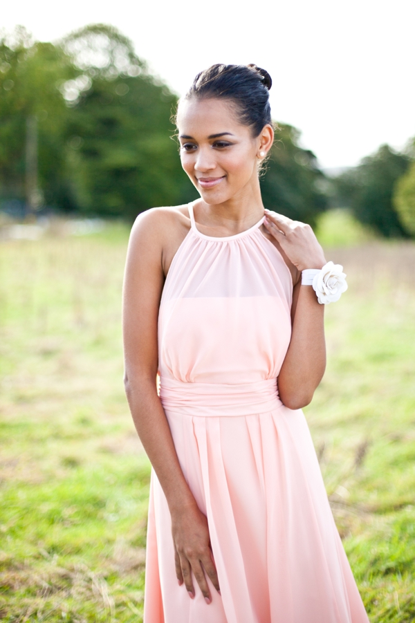 vintage-peach-wedding-ideas-from-the-uk
