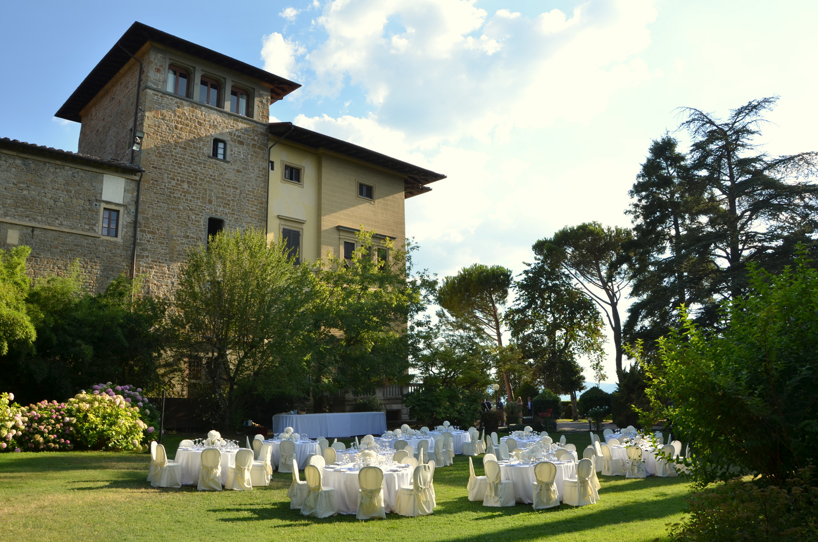 A Wedding in The Lush Tuscany â Villa Pitiana