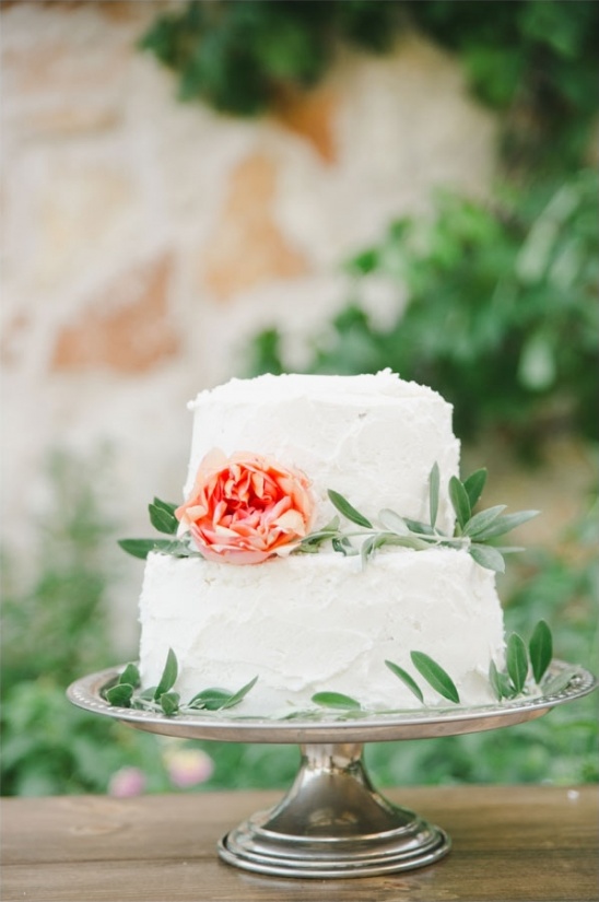 rustic style wedding cake